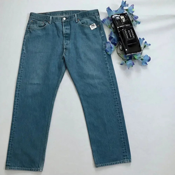 Levi's 501 NWOT Medium Wash Straight Jeans Men W40 L32 - Picture 2 of 8